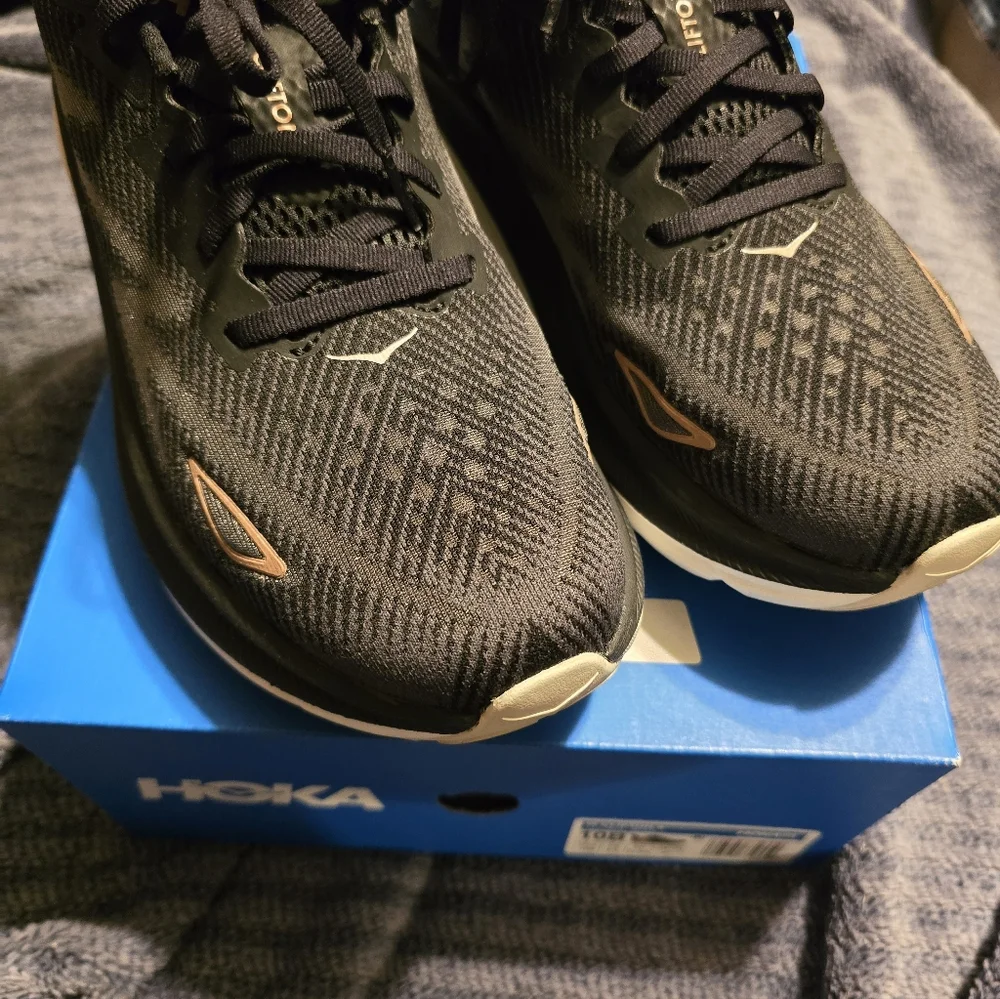 HOKA Clifton 9 Women’s Running Shoes Black/Rose Gold - Picture 4 of 5